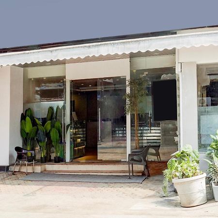 Super Townhouse Khar The Unicontinental Hotel Mumbai Exterior foto