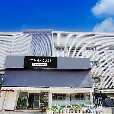Super Townhouse Khar The Unicontinental Hotel Mumbai Exterior foto
