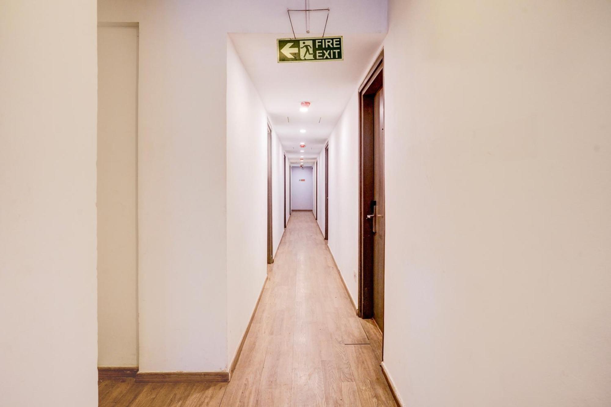 Super Townhouse Khar The Unicontinental Hotel Mumbai Exterior foto