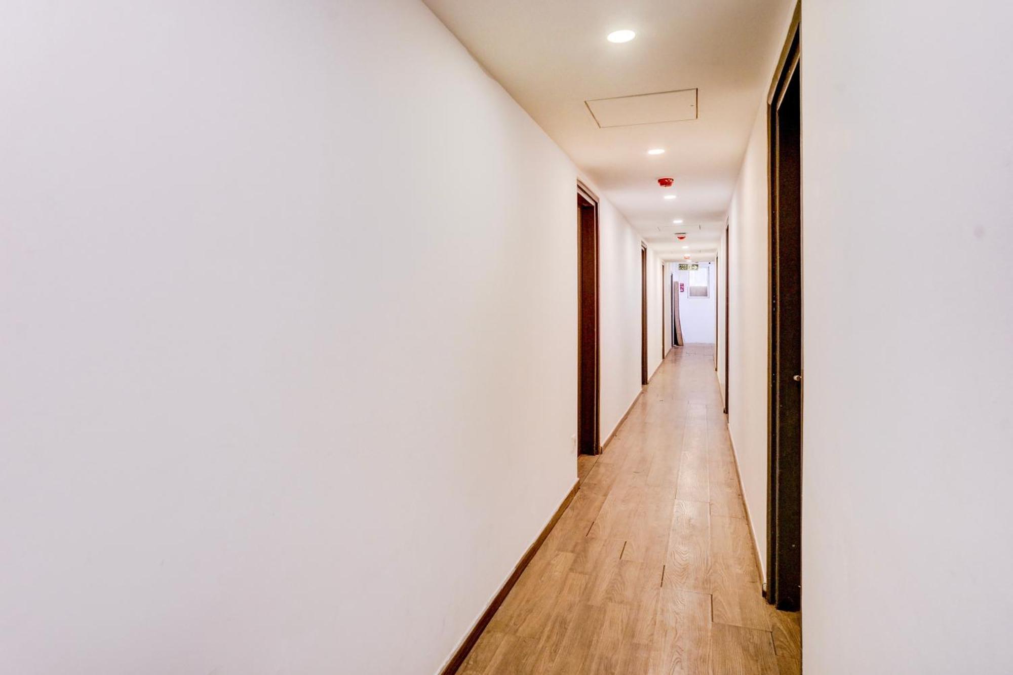 Super Townhouse Khar The Unicontinental Hotel Mumbai Exterior foto