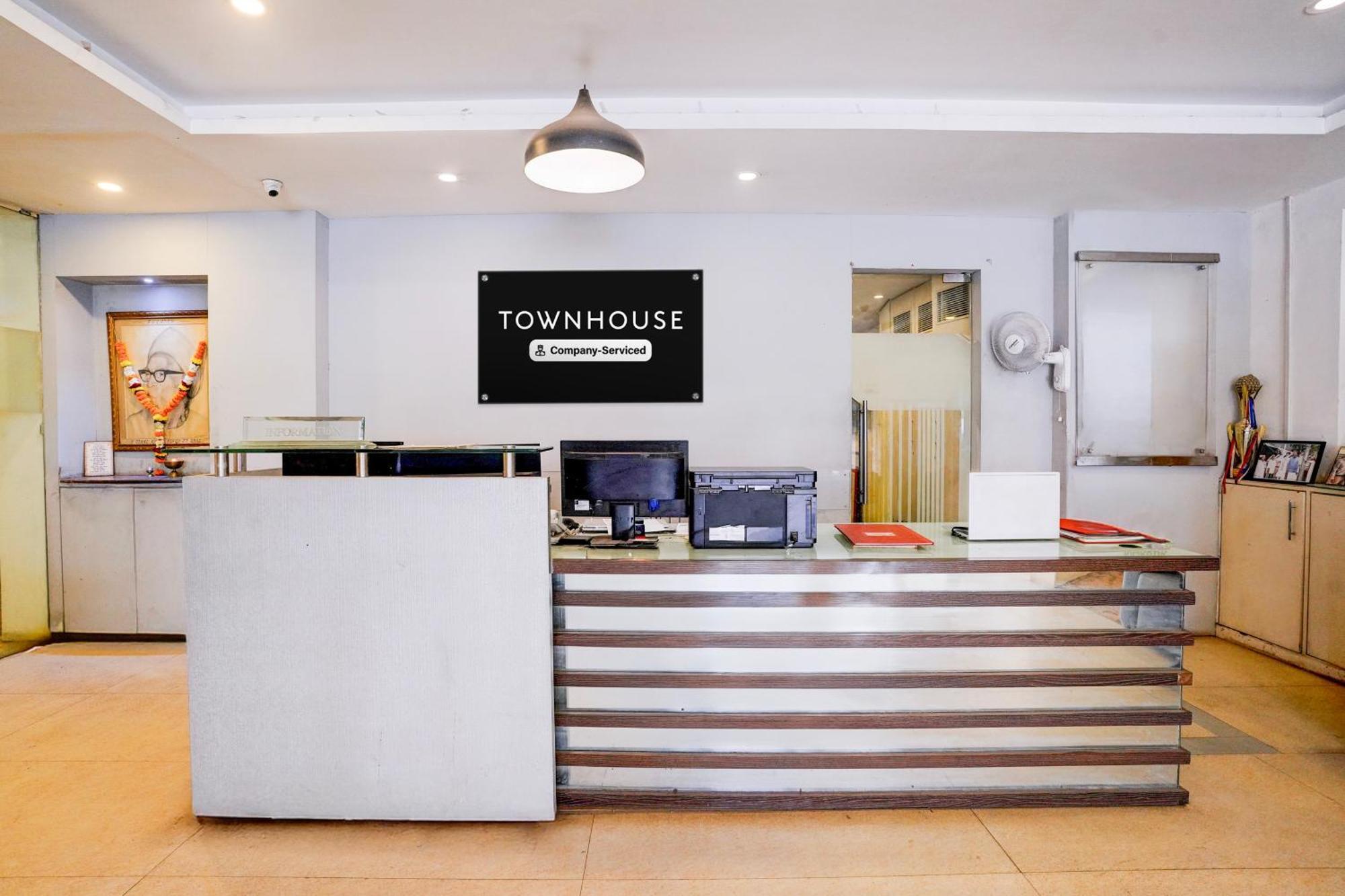 Super Townhouse Khar The Unicontinental Hotel Mumbai Exterior foto