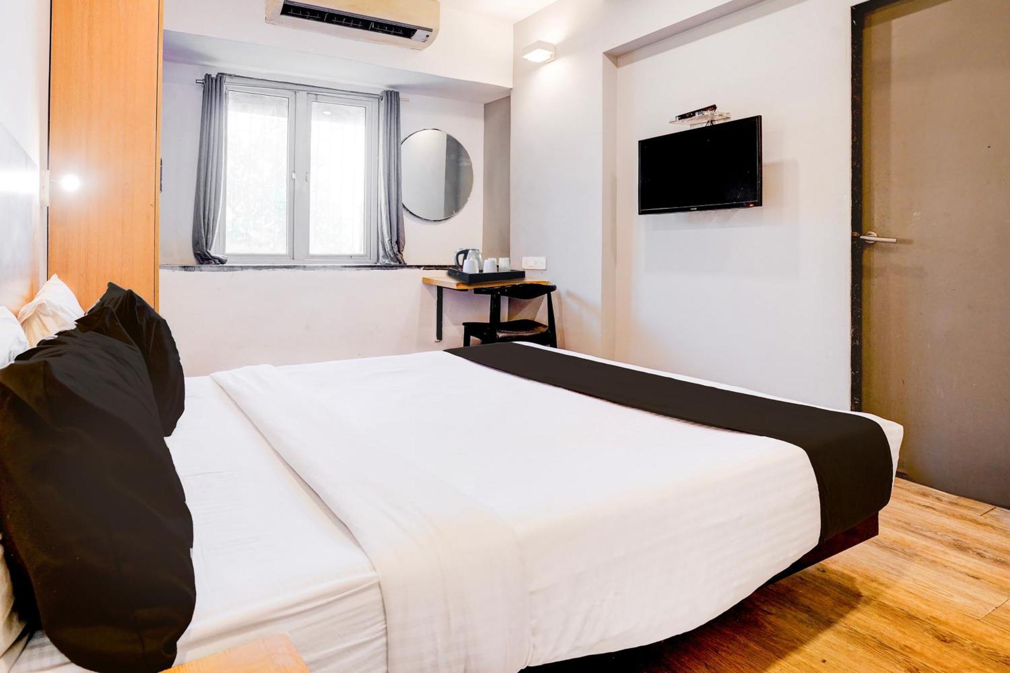 Super Townhouse Khar The Unicontinental Hotel Mumbai Exterior foto