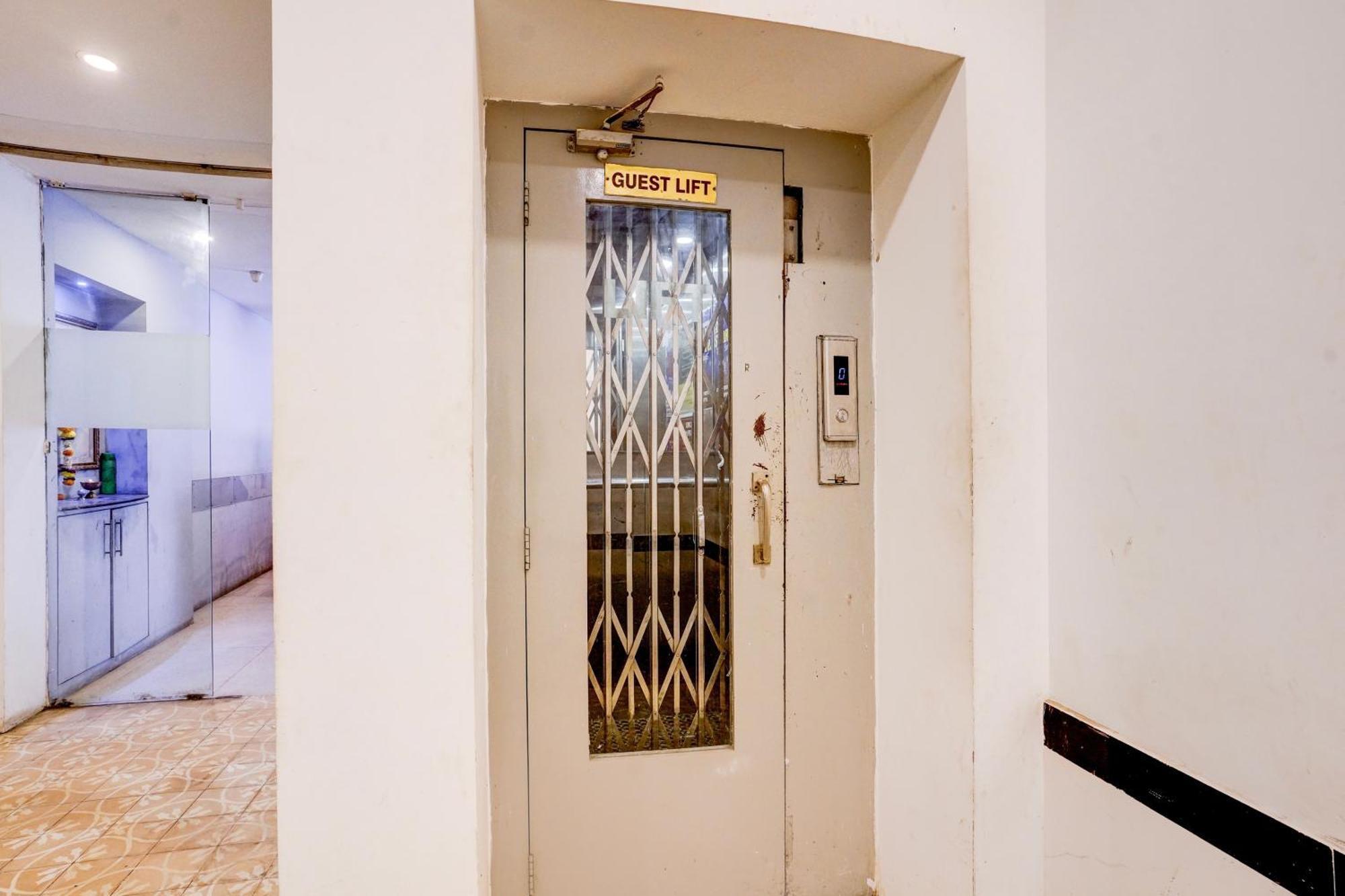 Super Townhouse Khar The Unicontinental Hotel Mumbai Exterior foto