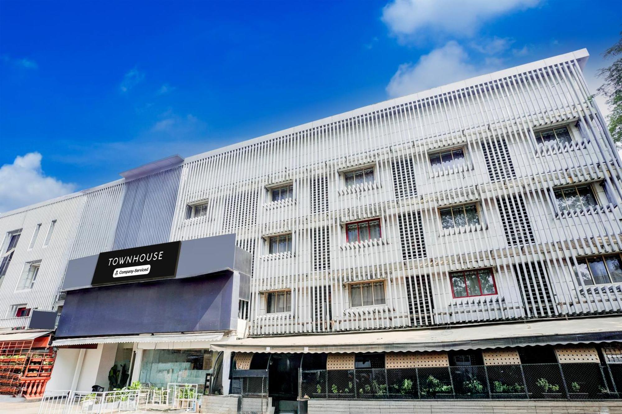 Super Townhouse Khar The Unicontinental Hotel Mumbai Exterior foto